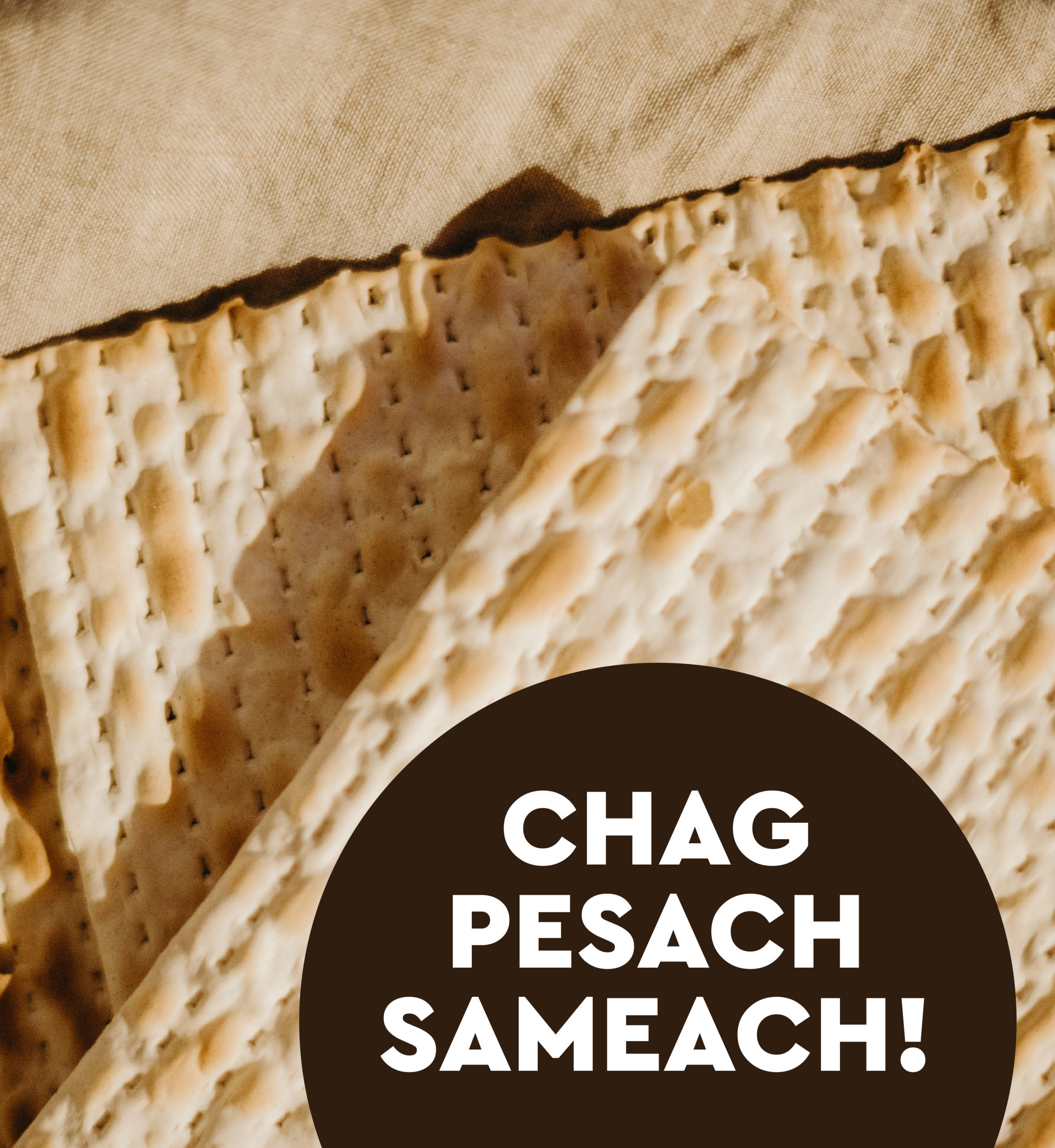 Matzah. Text: Chag Pesach Sameach.