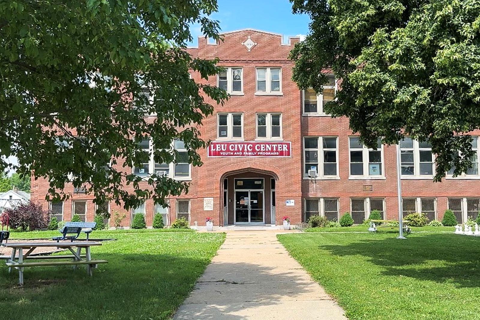 Leu Civic Center exterior.
